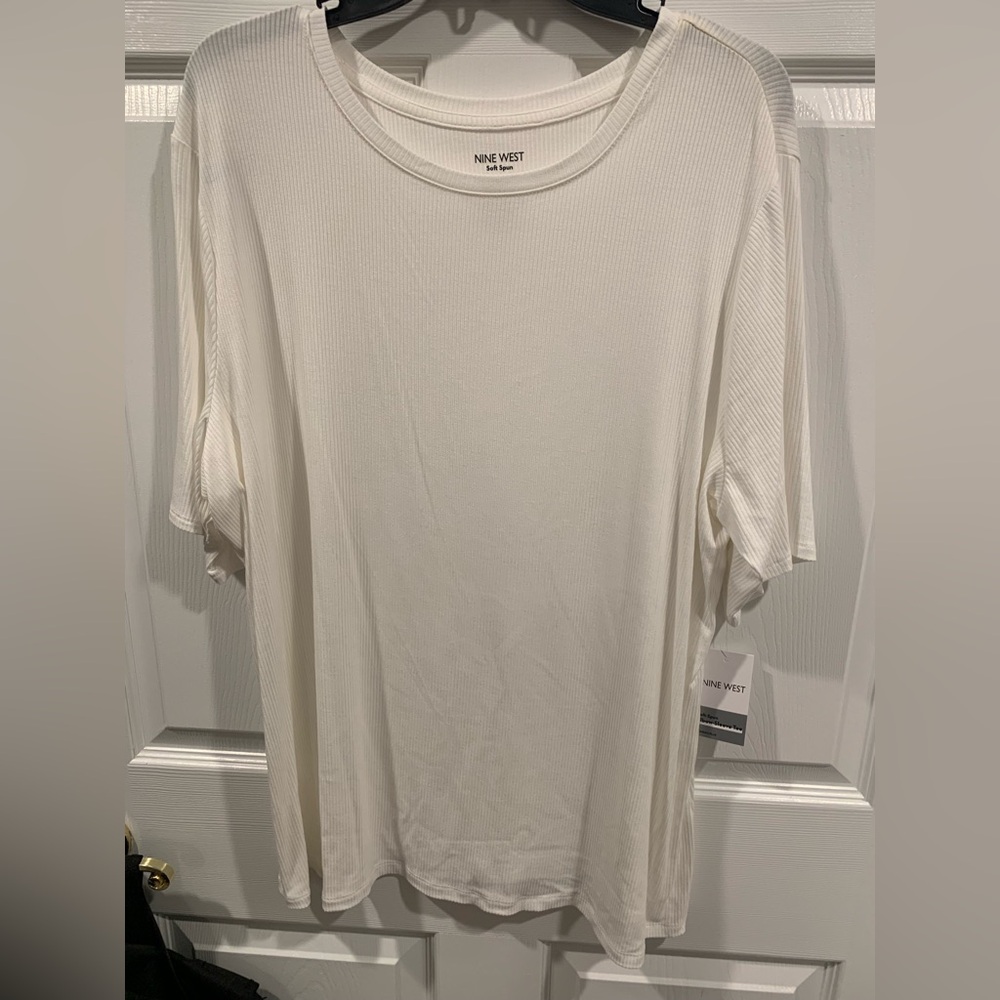 NWT NINE WEST white ribbed soft spun t-shirt